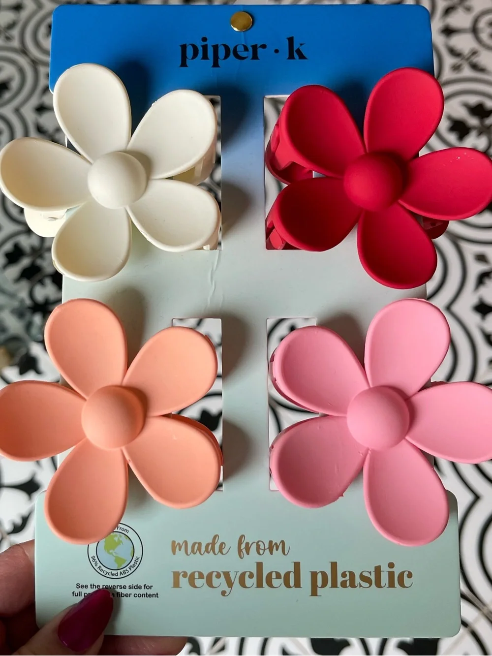 🎀 PIPER K - NWT - Flower Claw Clips in White, Red, Peach and Pink 🎀